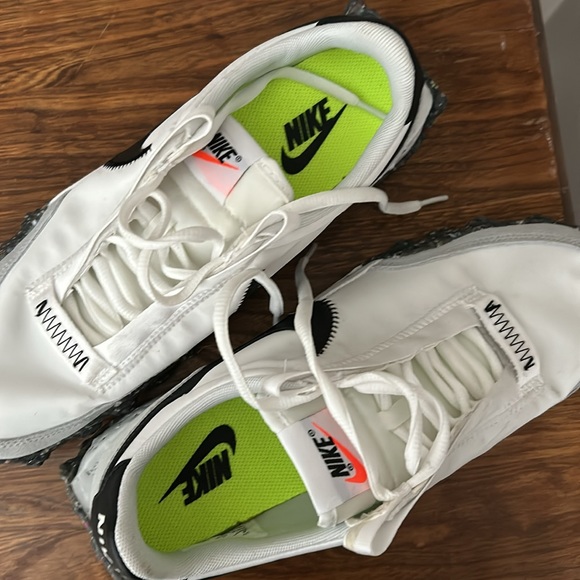 🌟NEVER WORN🌟 Nike shoe NEW - Picture 3 of 5